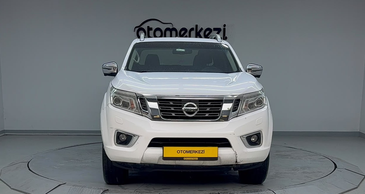 NISSAN NAVARA 2